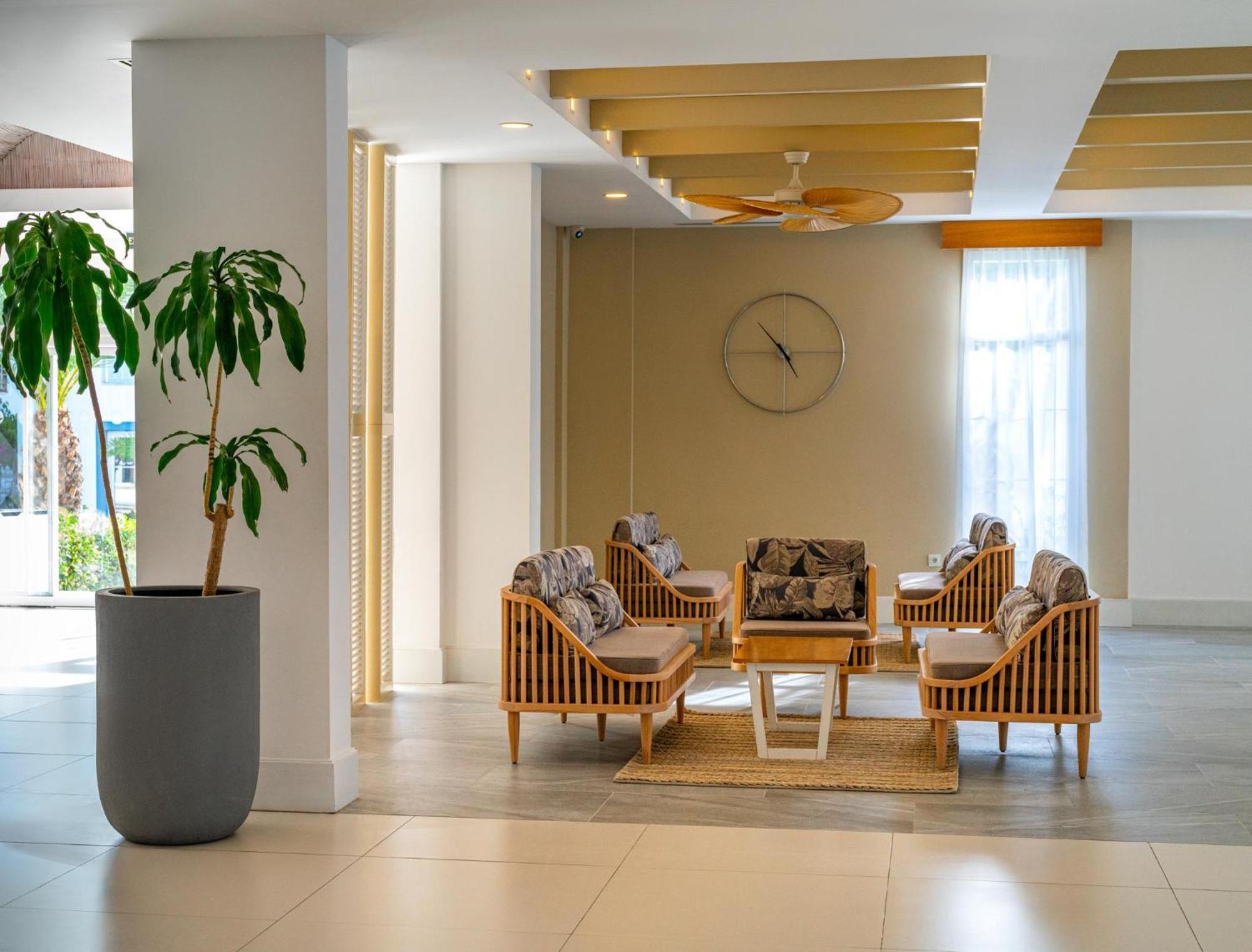 فندق لابراندا تي إم تي بودروم المظهر الخارجي الصورة The lobby of the hotel